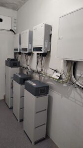 Technologie 3x set Goodwe 10 kW, baterie Pylontech H2 10.65 kW